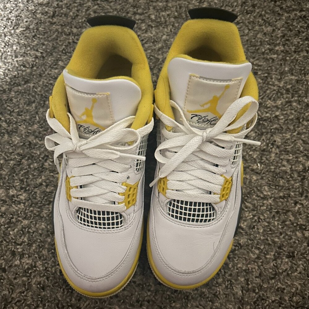 Jordan 4 Vivid Sulfur